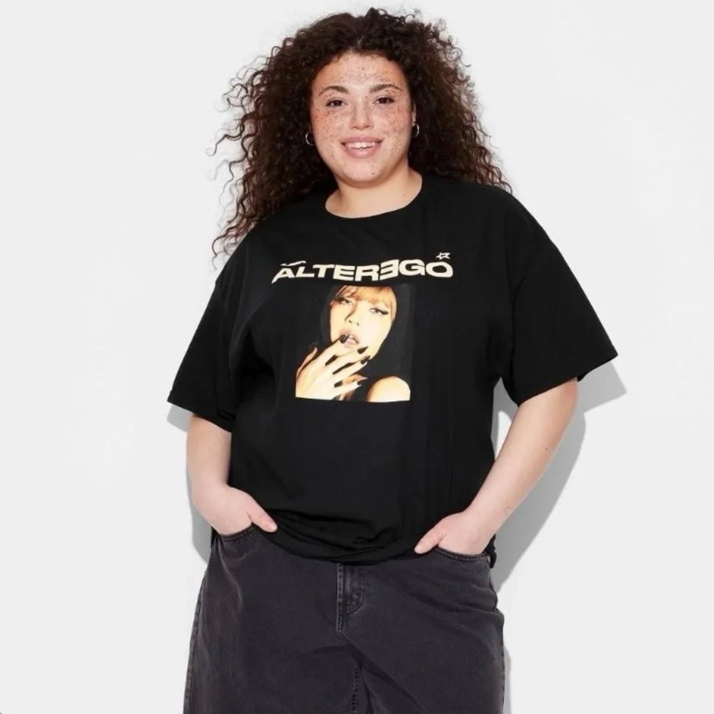 Women's Black - Lisa Alter Ego KPOP Short Sleeve Oversized Graphic T-Shirt